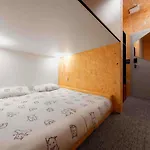 אכסניה Ibis Styles The Fuzzy Log *