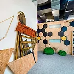 אכסניה Ibis Styles The Fuzzy Log *