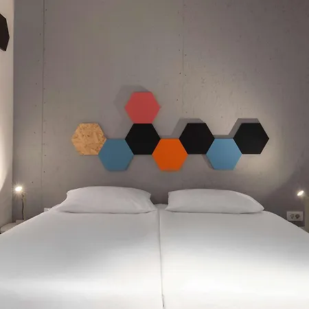 Ibis Styles The Fuzzy Log Hostel *