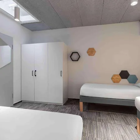 Ibis Styles The Fuzzy Log Hostel *
