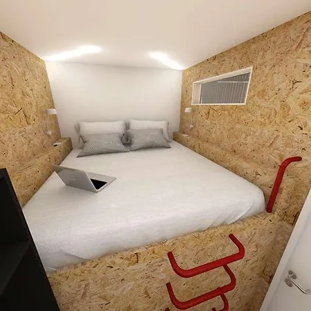 Ibis Styles The Fuzzy Log Любляна