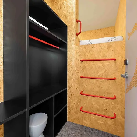 Hostel Ibis Styles The Fuzzy Log Ljubljana